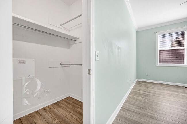 Building Photo - DOWNTOWN COLUMBIA BUNGALOW