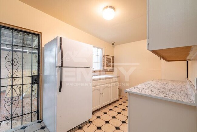 Building Photo - Beautiful 2 bed 1 bath home for rent Los Angeles CA 90023