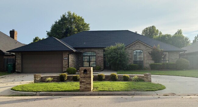 Building Photo - Beautiful Home in Westbury South Ready for Move-In!