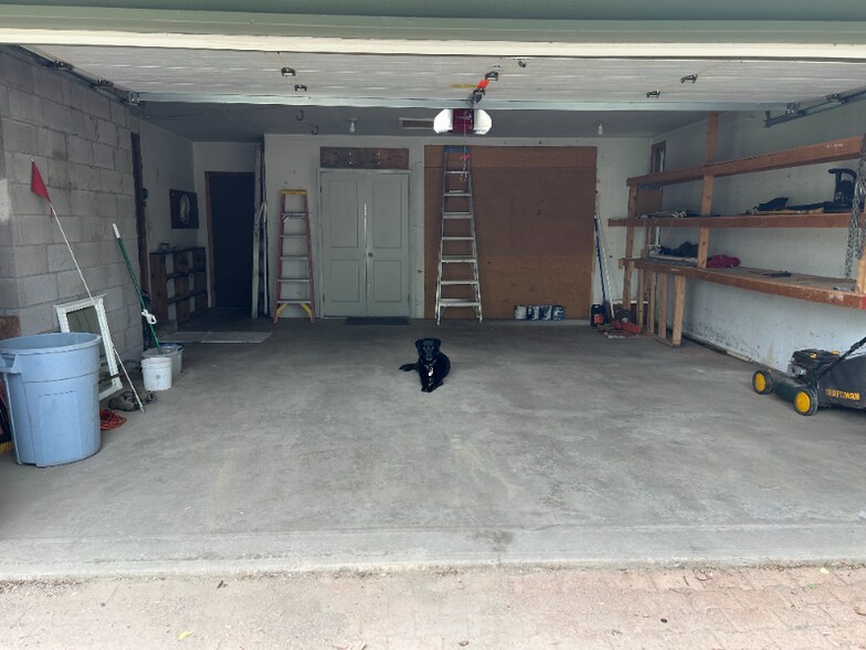 Building Photo - 2620 Lloyd Cir