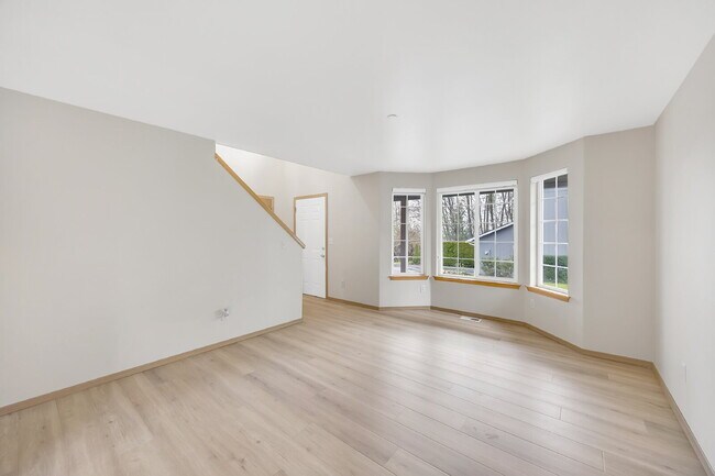 Building Photo - NO SHOWINGS AT THIS TIME~ 5 Bedrooms ( one brm is on main floor) and 4 bathrooms (2 are on main f...