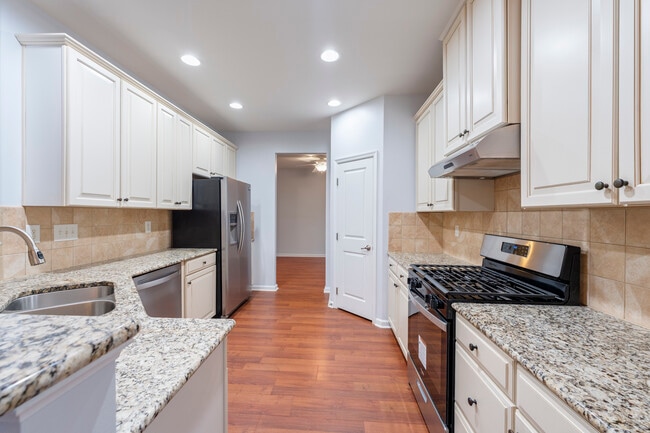 Building Photo - 586 Harrison Dr NW