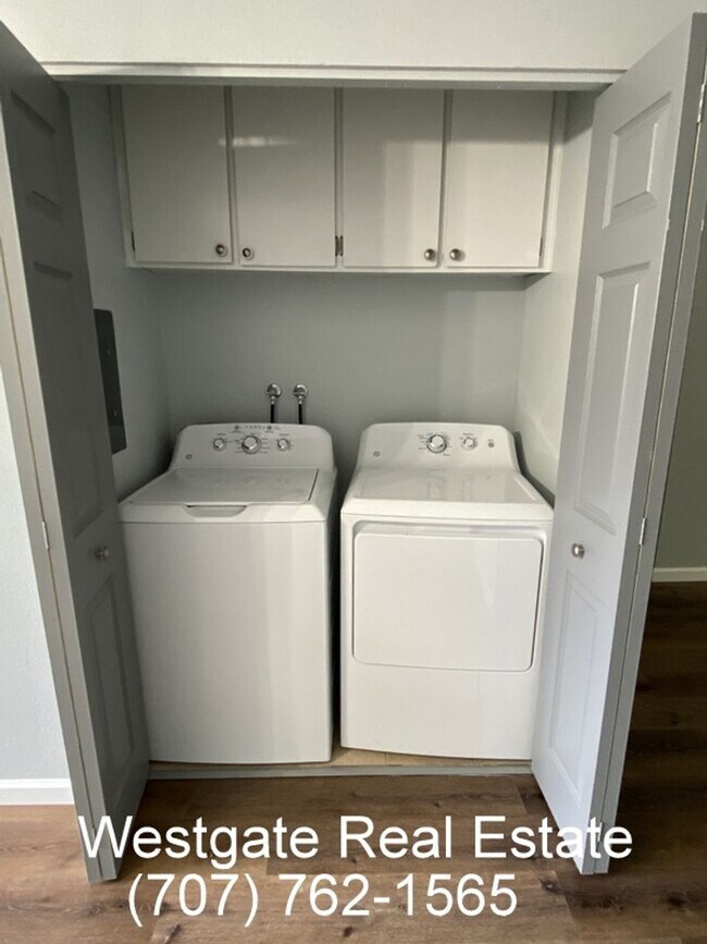 Building Photo - 1016 Eleanor Ave