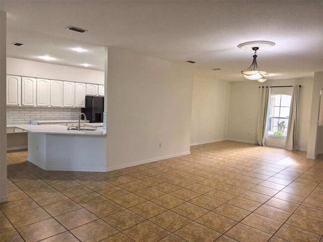 Building Photo - 3520 Shorewood Dr