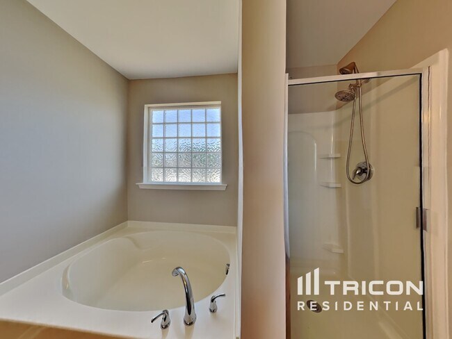 Building Photo - 514 Kerriann Ln