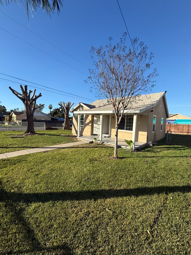 Building Photo - 411 Grand Ave