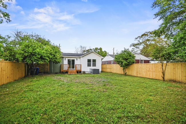 Building Photo - 3831 Hottinger Ave