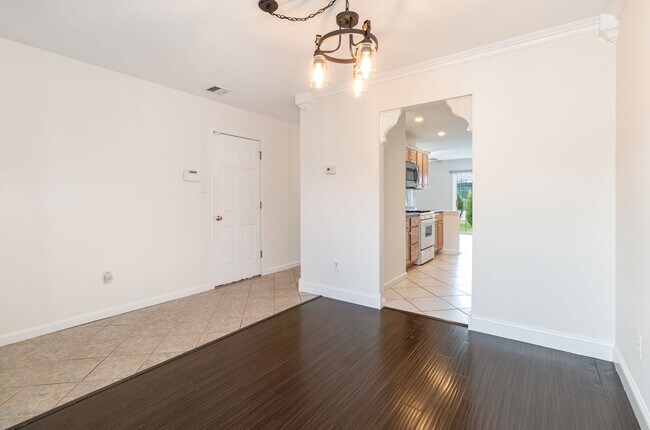 Building Photo - 3 bedroom townhouse in Carlisle