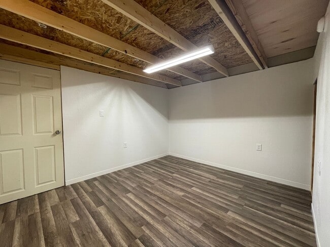 Building Photo - Cozy Fully Furnished 1-Bed 1-Bath Tiny Hom...