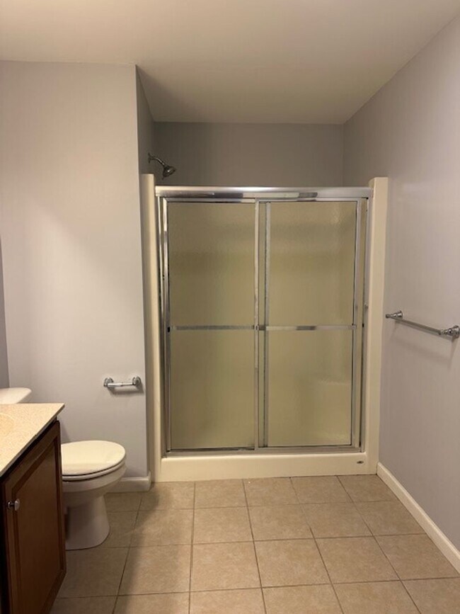 Building Photo - 1841 Vista Dr