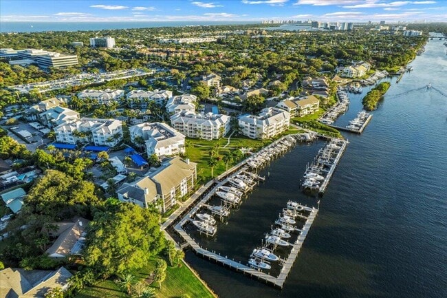 Building Photo - 143 Bay Colony Dr N