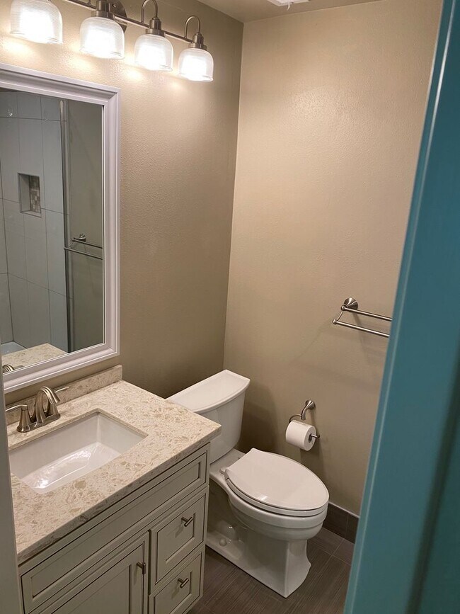 Building Photo - $4900-  Mountain View Townhouse-2 bedroom 2.5 bath.