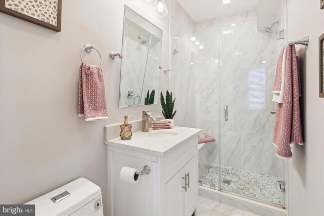 Building Photo - 200 Hamilton St NW