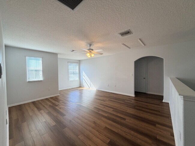 Building Photo - Stunning and spacious 5 bed, 2/5 bath in gated community in Melbourne