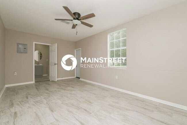 Building Photo - 4 Bedroom Pet-Friendly Home in Tampa, FL with Main Street Renewal