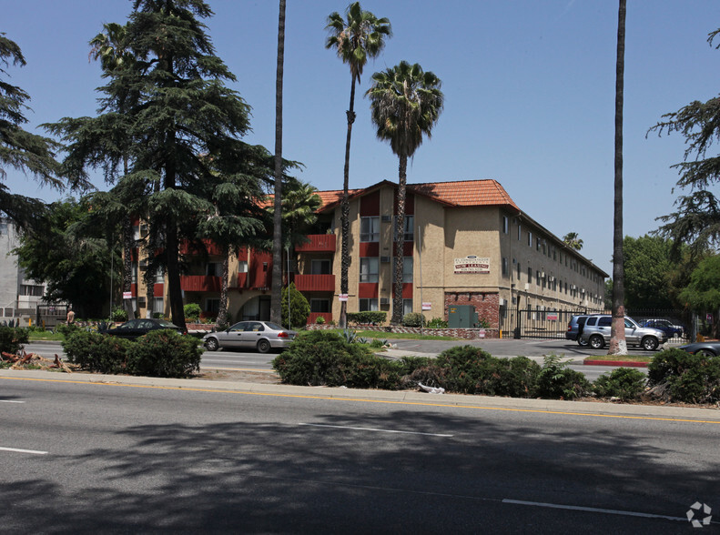 Primary Photo - El Conquistador Apartments