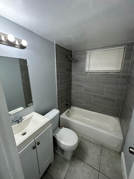 Building Photo - 2004 Palafox St