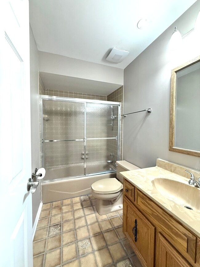 Building Photo - 1209 W Bauer Rd