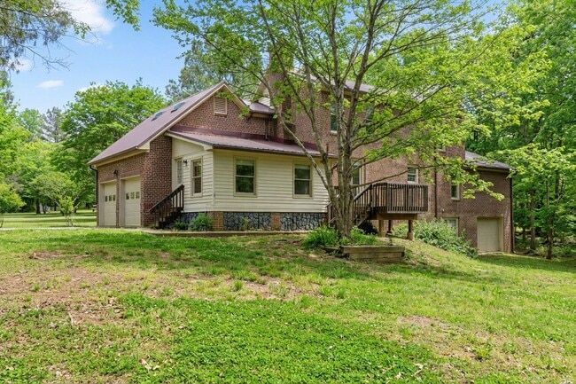 Building Photo - Beautiful 4 Bed 3.5 Bath Home on 20 Acres