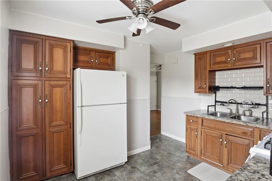 Lower Kitchen - 4232 Lake Ave