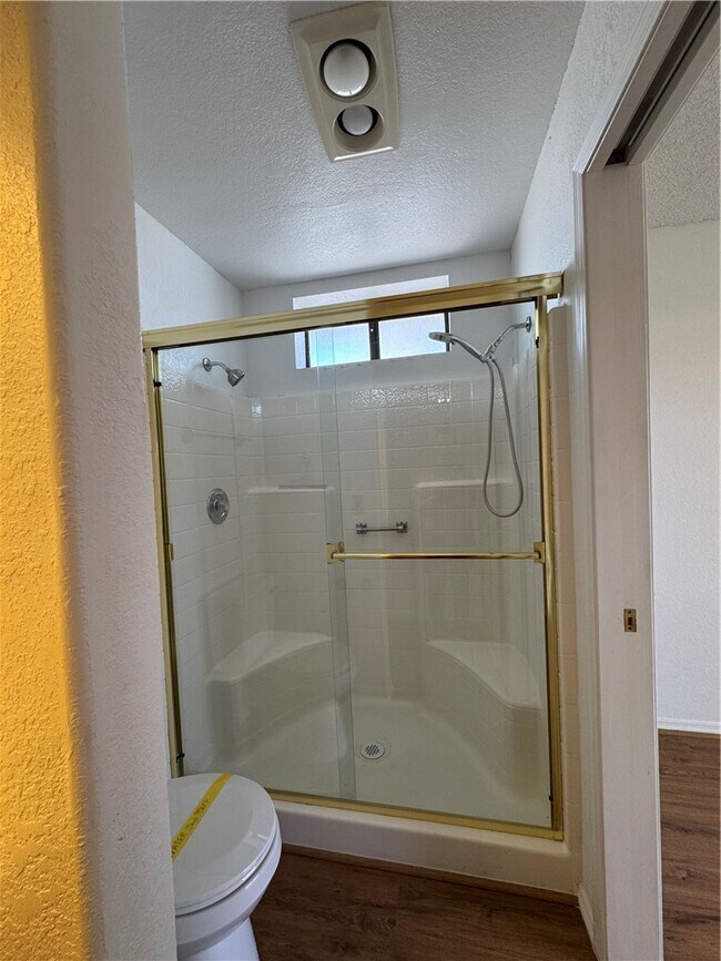 Building Photo - 2022 Merrill Ln