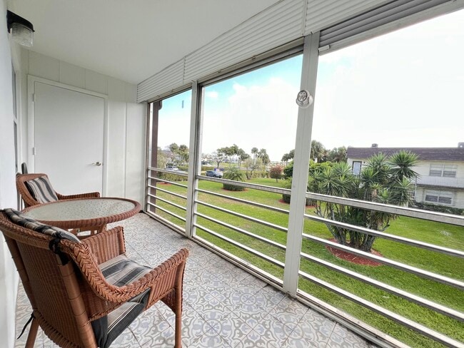 Building Photo - 698 Normandy Ln