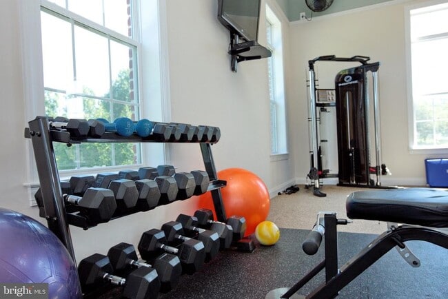 Building Photo - 35 Derby Dr