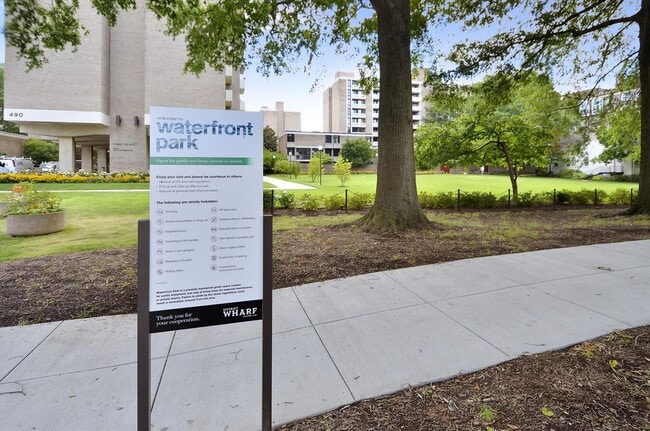 Building Photo - Chic Two-Level Condo in Prime SW Waterfront Location