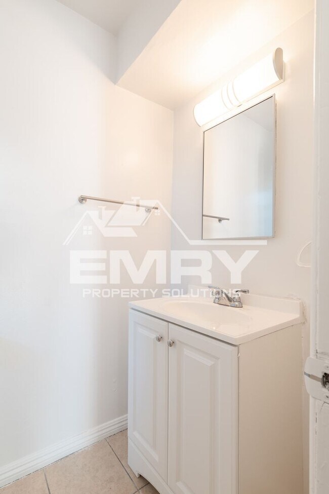 Building Photo - 3848 W 105th St