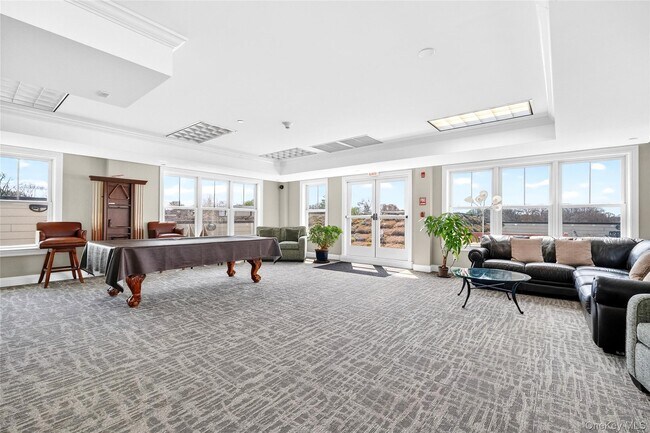 Building Photo - 225 Stanley Ave