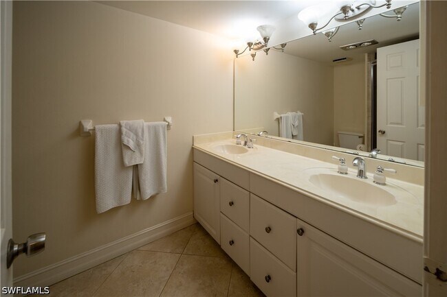 Building Photo - 208 Bobolink Way