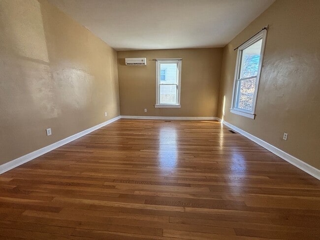 Building Photo - 14 W Carrollton Ave