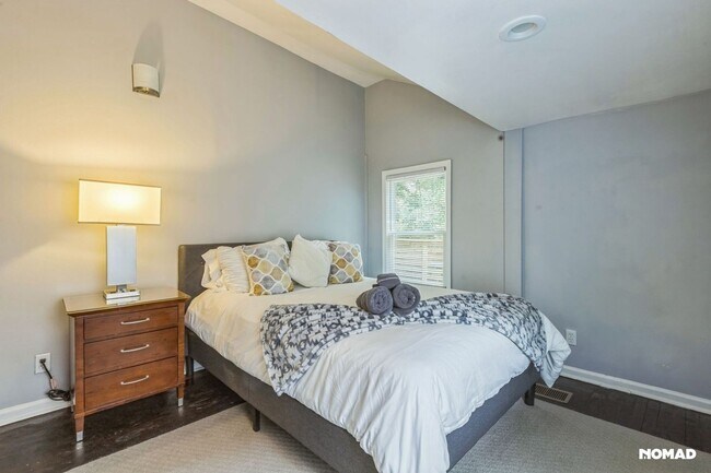 Building Photo - Spacious 4BR House in Atlanta