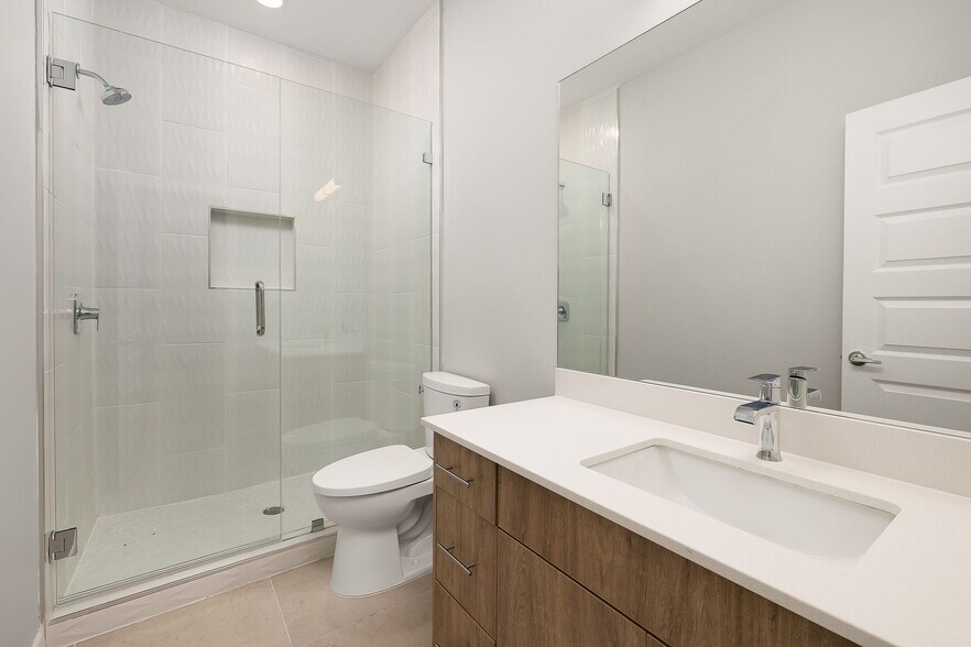 Building Photo - 2701 Robin Rd