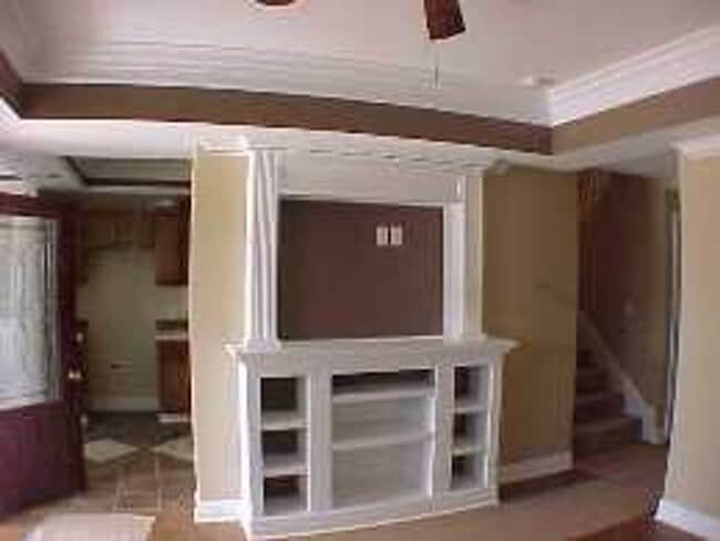 Building Photo - 3 Bedroom 2 Bath Cottage Style Home with Large Den