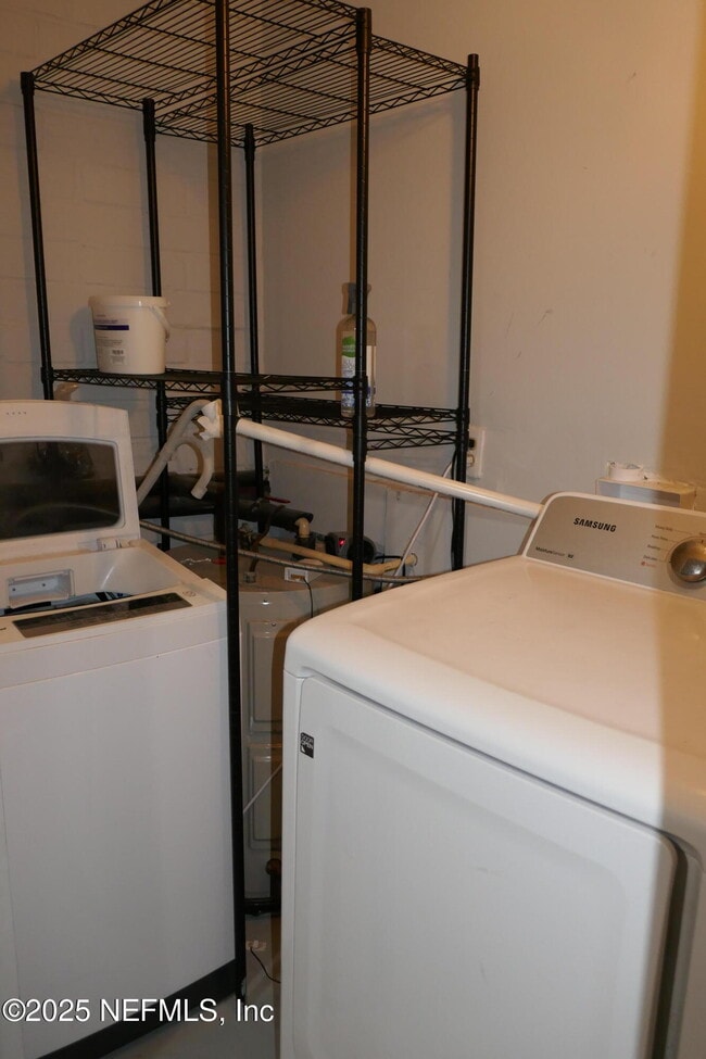 Building Photo - 2326 Red Oak Dr