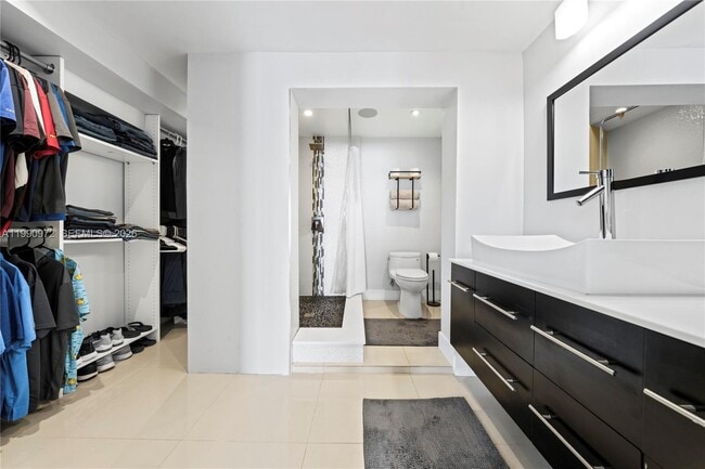 Building Photo - 217 E Acre Dr