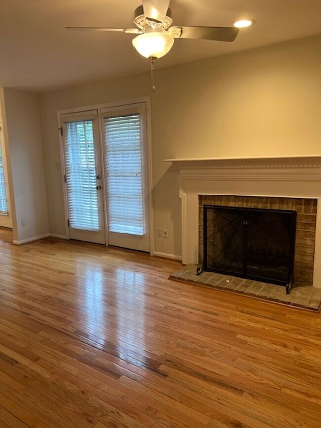 Building Photo - CHARMING TOWNHOME LOCATED IN HIGHLAND HALL...