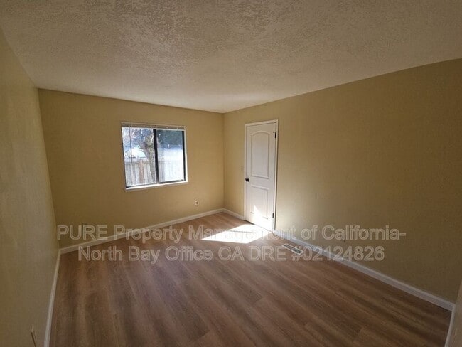 Building Photo - 120 Oak Manor Dr