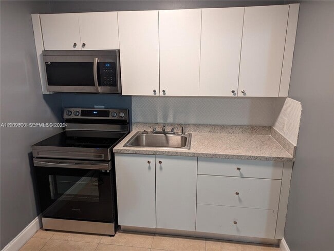 Building Photo - 5820 NW 14th Ct