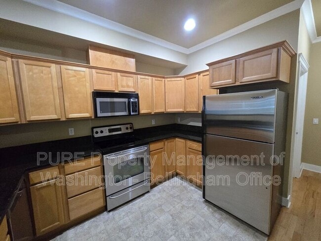 Building Photo - 1015 Railroad Ave