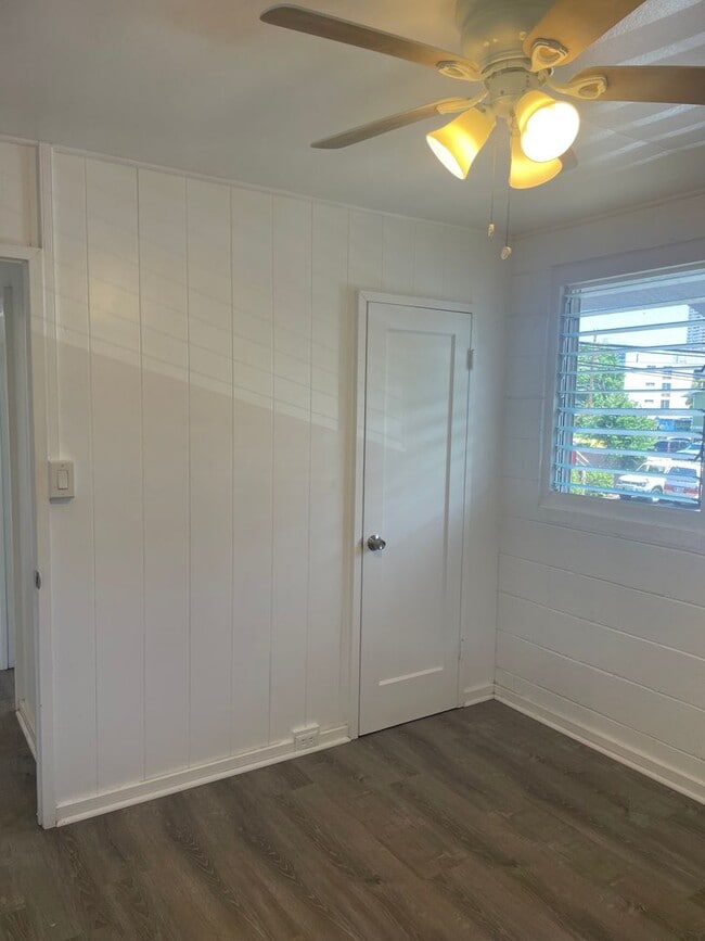 Building Photo - Moiliili/University - Hausten St - 2 Bdrm/1 Bath/No Prkg - $1600