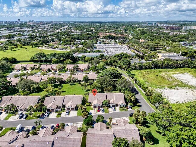 Building Photo - 416 Buttonwood Pl