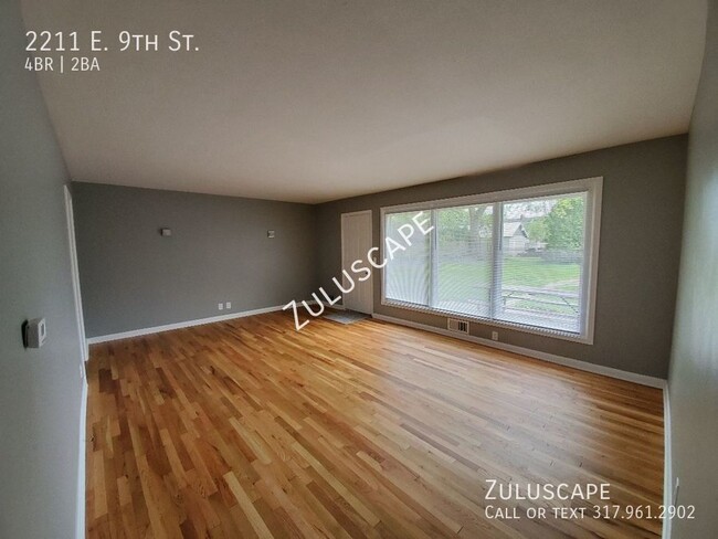 Building Photo - Half Off First Month Rent….2211 E. 9th / S...