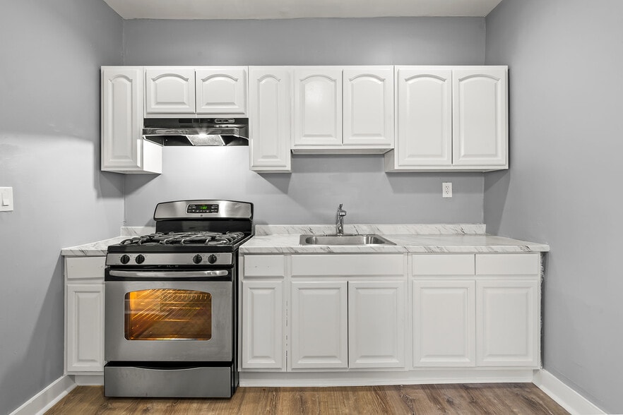 Building Photo - 61 Brenner St