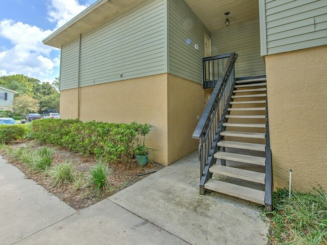 Building Photo - 526 Golden Raintree Pl