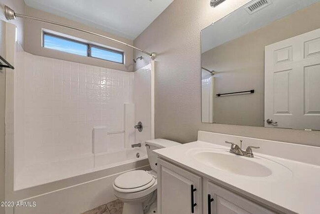 Building Photo - Stunning 3-bedroom, 2-bath home