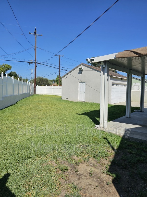 Building Photo - 14115 Oval Dr