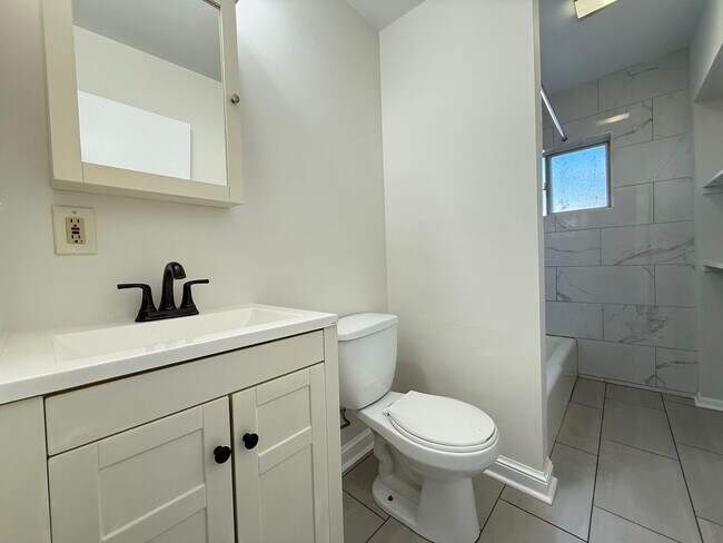 Building Photo - 154 Sylvester St