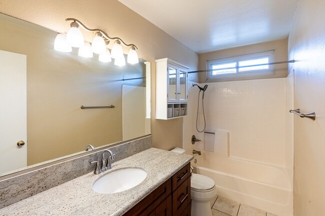 Building Photo - 13564 Cres Hill Dr